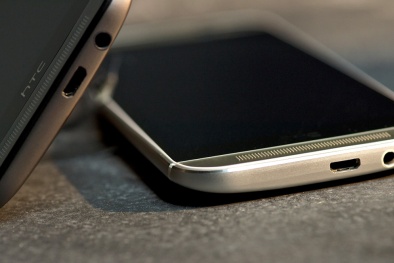 HTC One M8 'tắm nước' vẫn chạy tốt
